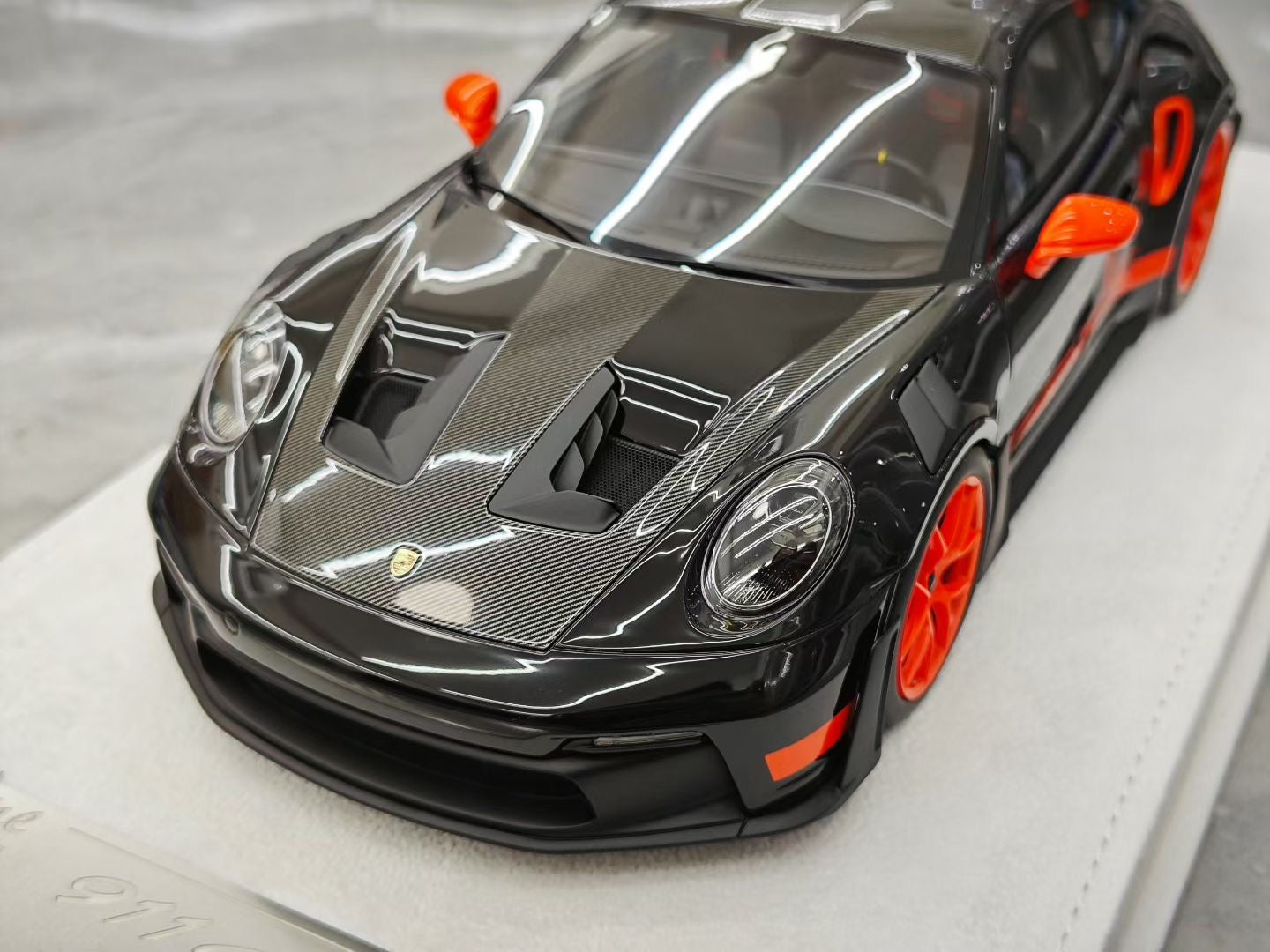 FUELME  1/18 Porsche 992 GT3 RS