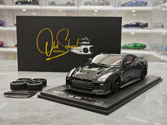 One model 1/18 Nissan GT-R R35