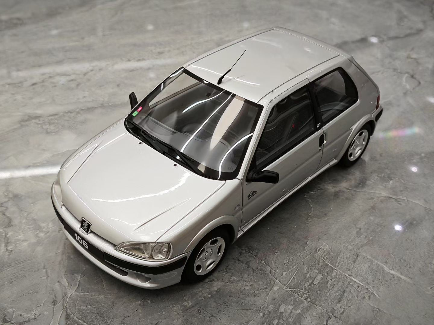 OTTO 1/18 Peugeot 106 Resin