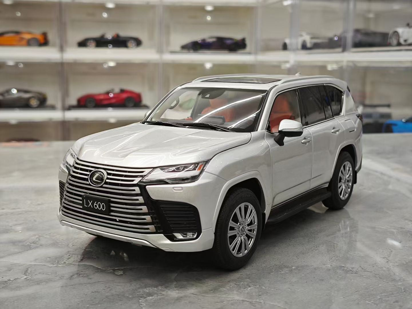 LCD 1/18 Lexus LX600 Alloy Fully Open