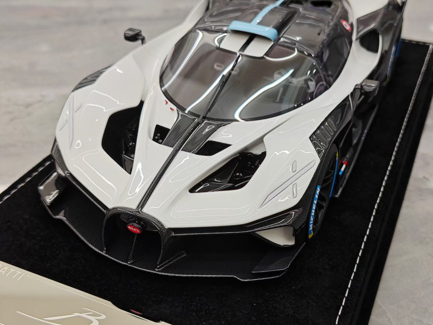HH Model 1/18 Bugatti Bolide Fireball
