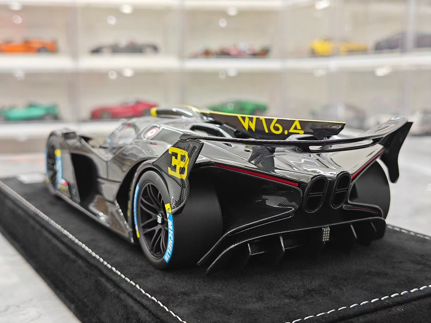 HH Model 1/18 Bugatti Bolide Fireball