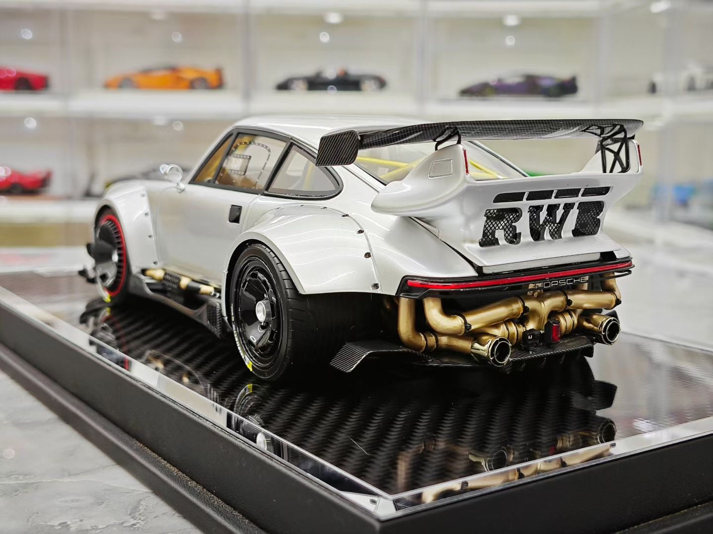 MCM 1/18 heavily modified Porsche 964 RWB widebody
