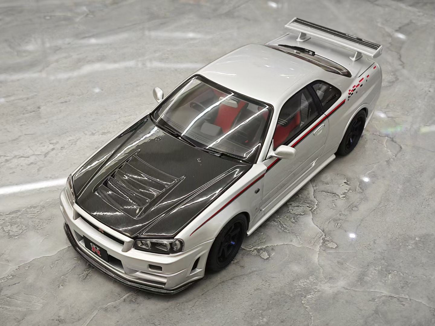 MOTORHELIX 1/18 Nissan GTR R34 Skyline