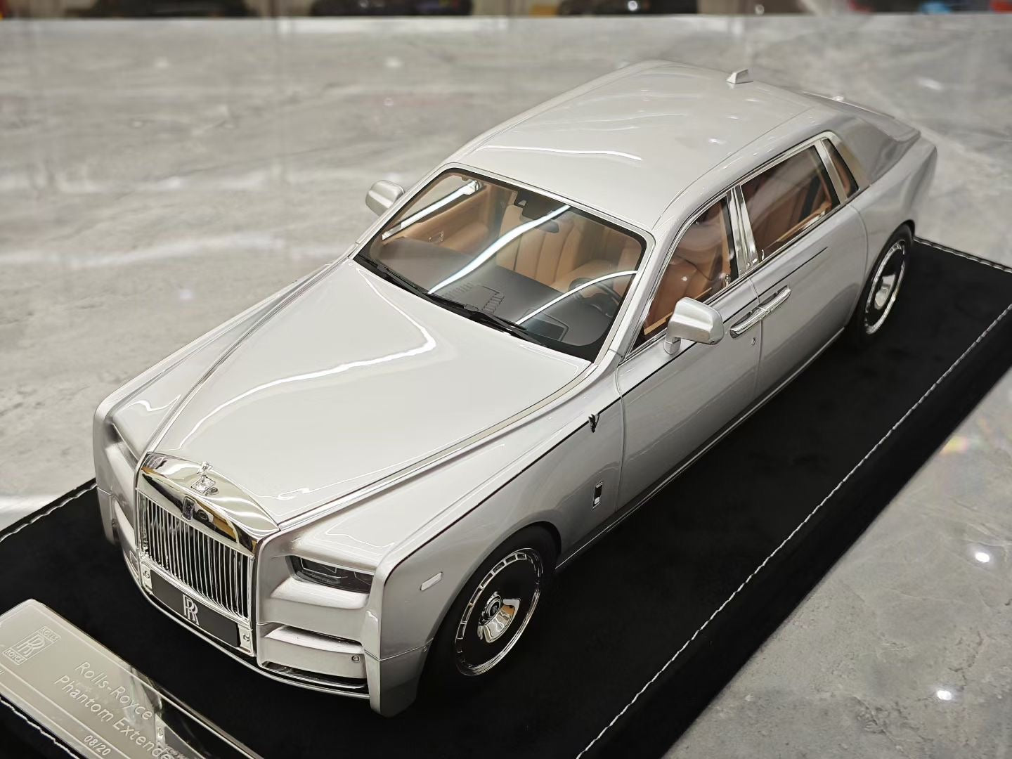 HH Model 1/18 Rolls-Royce Phantom VIII