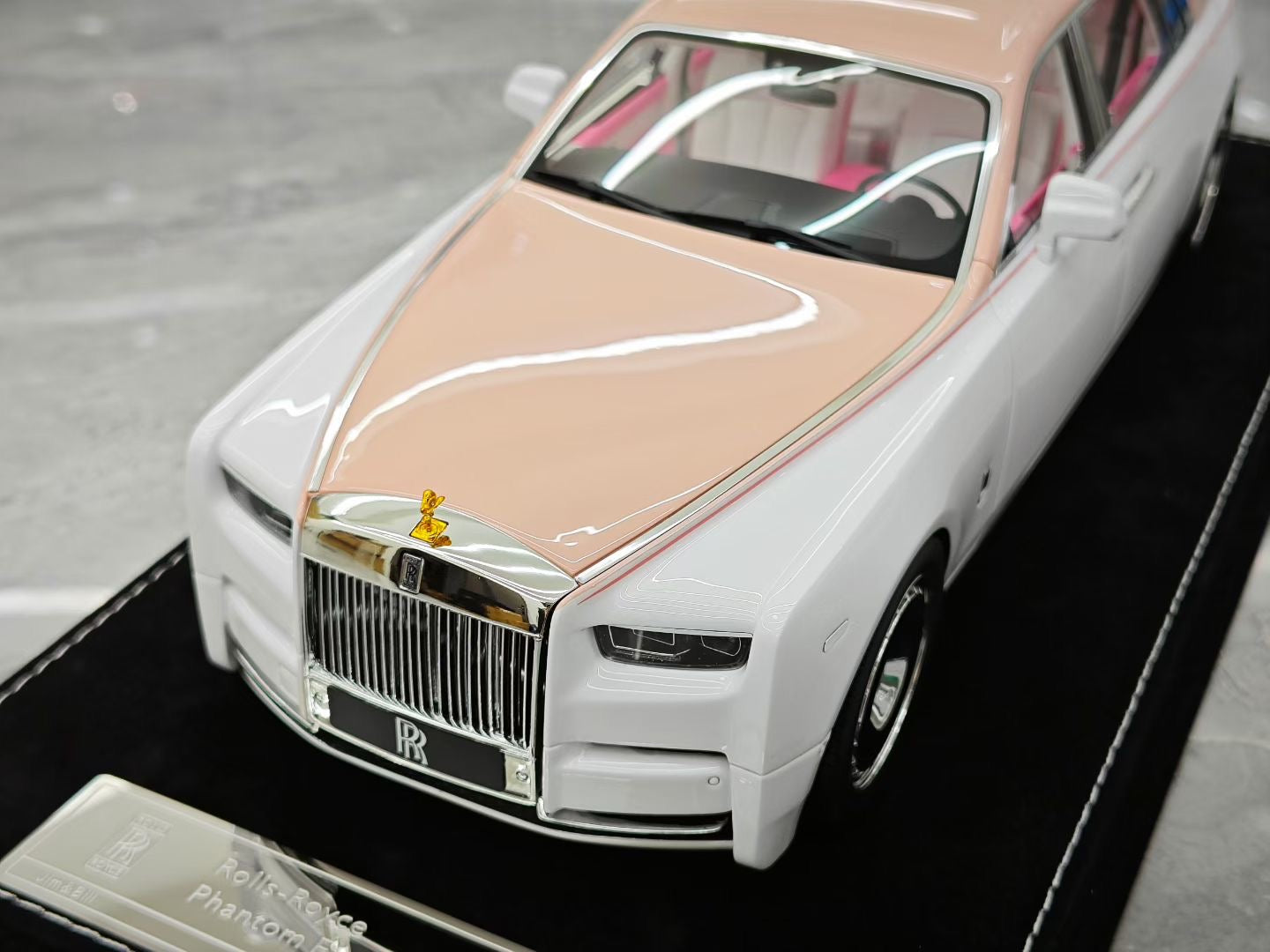 HH Model 1/18 Rolls-Royce Phantom VIII