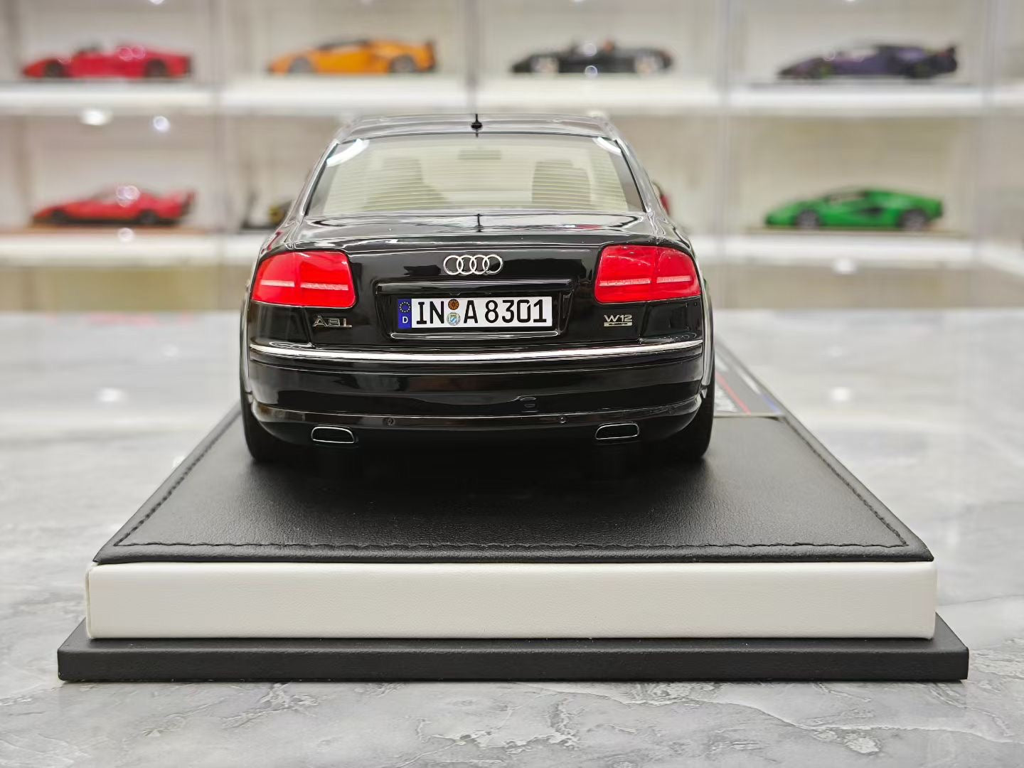 MOTORHELIX 1/18 2008 Audi A8 W12 Resin