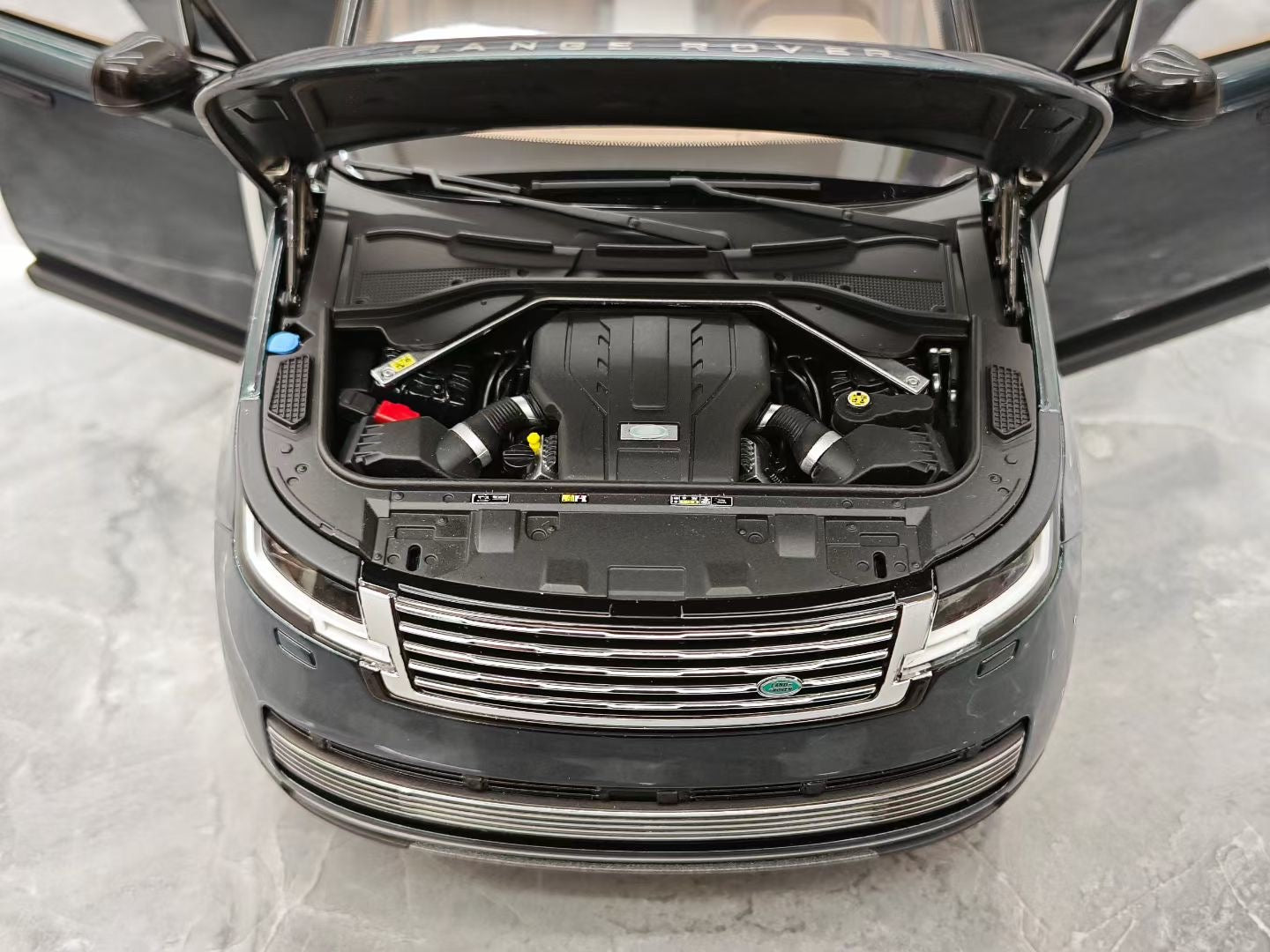 LCD 1/18 Land Rover Range Rover Grand Creation Long Wheelbase Edition