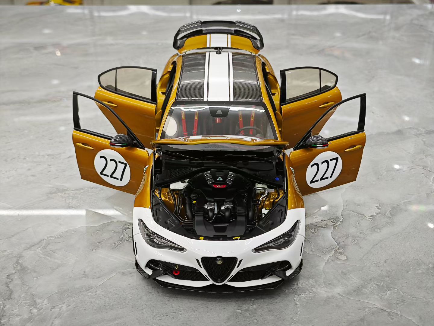 MH 1/18 Alfa Romeo Giulia GTAm