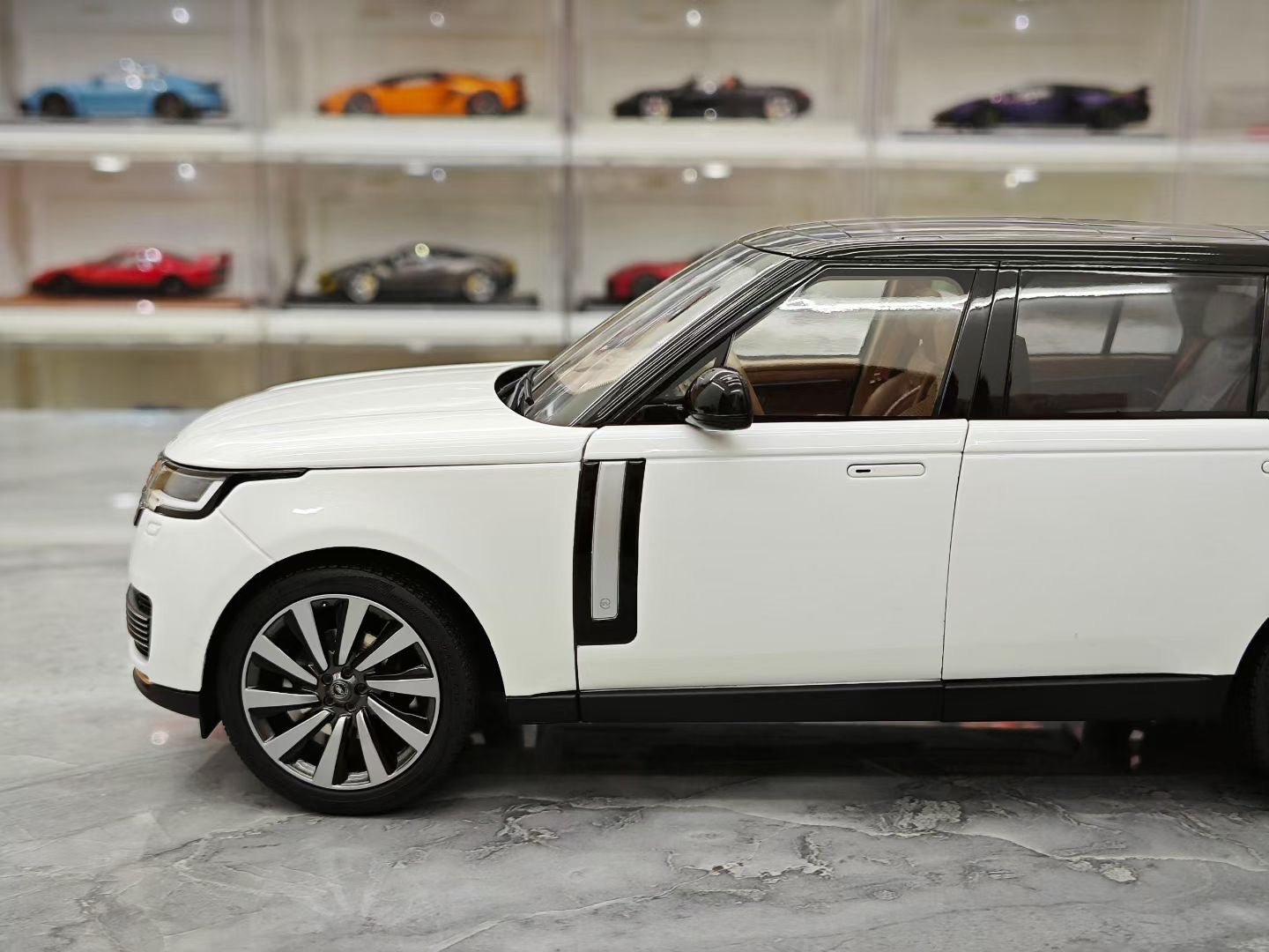 LCD 1/18 Land Rover Range Rover Grand Creation Long Wheelbase Edition