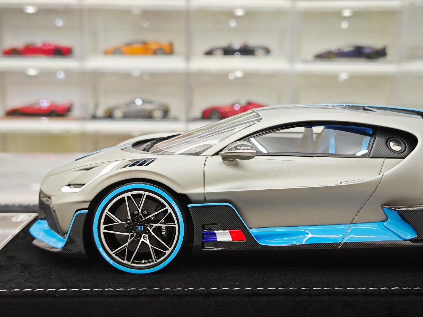 HH Model 1/18 Bugatti Divo Supercar