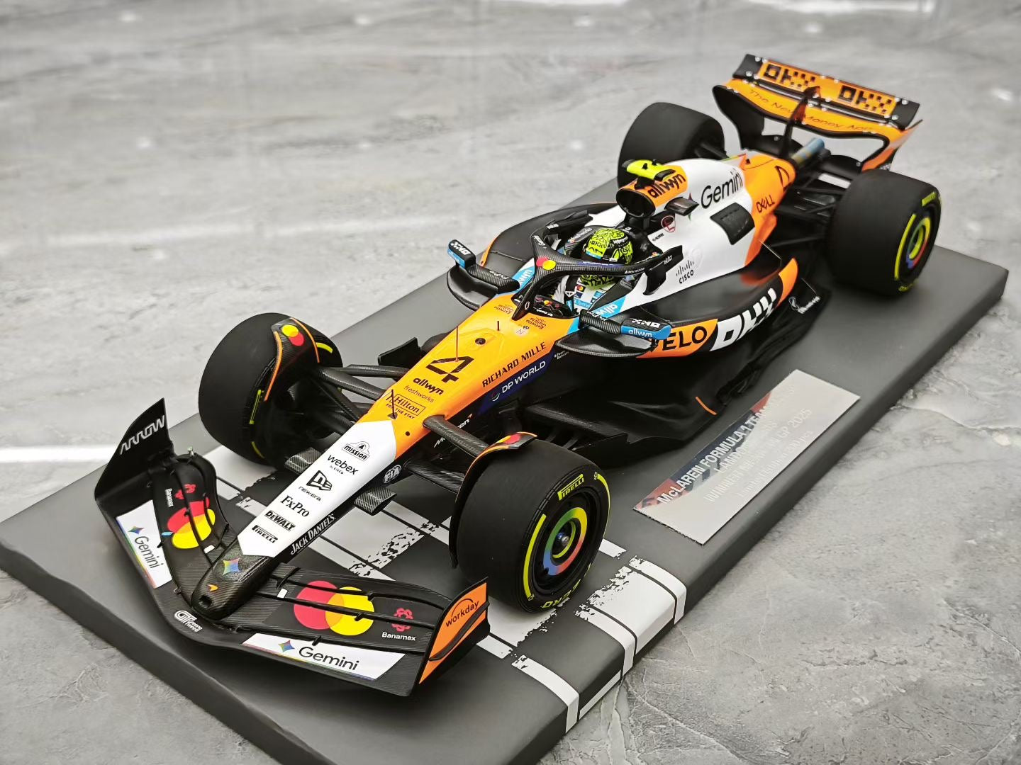Minichamps 2025 Mexico GP Winner MCL39 Norris F1 1:18