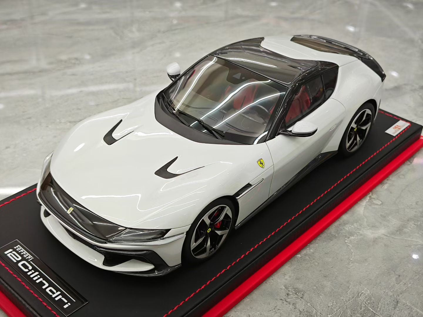 MR 1/18 Ferrari 12 Cilindri