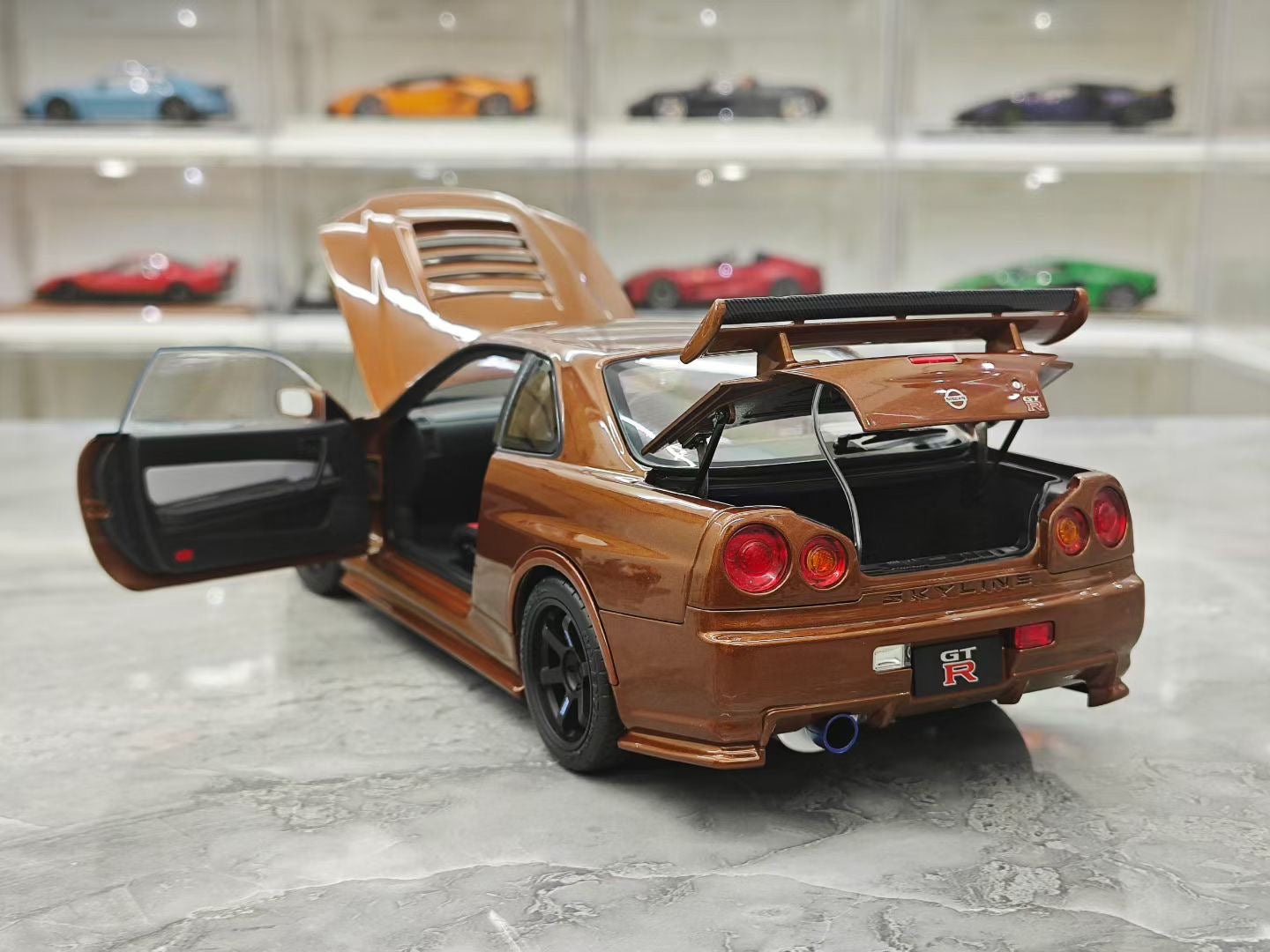 MOTORHELIX 1/18 Nissan GTR R34 Skyline