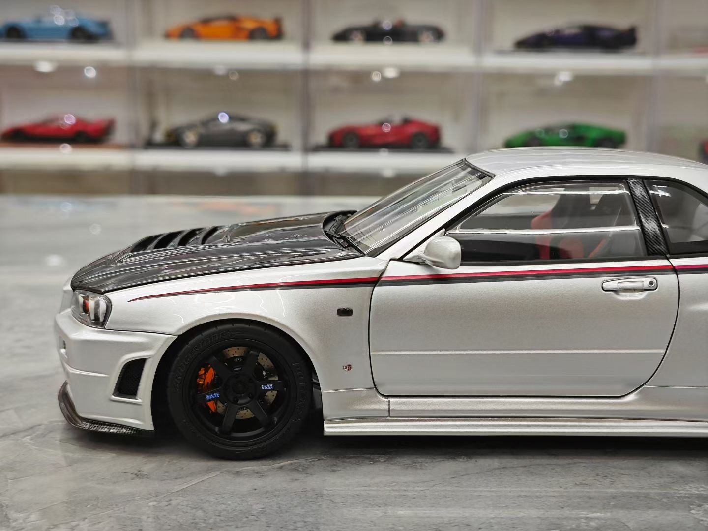 MOTORHELIX 1/18 Nissan GTR R34 Skyline