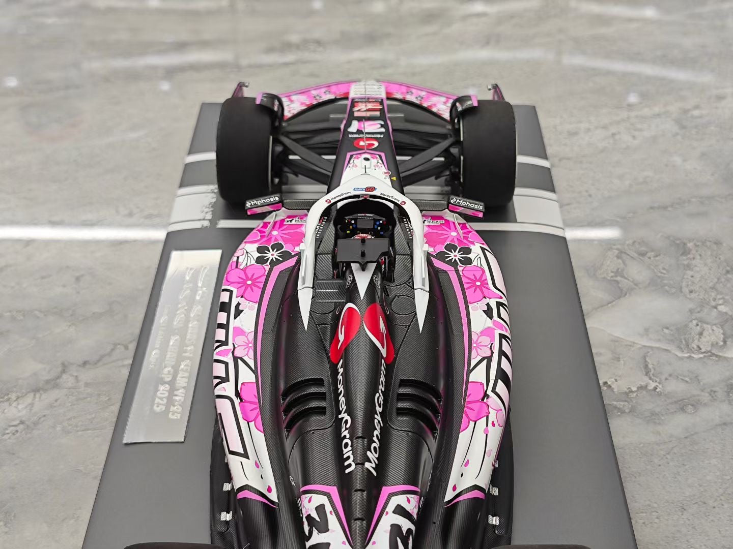 Minichamps 1/18 2025 Japan Station Haas VF-25 Ocon Resin F1
