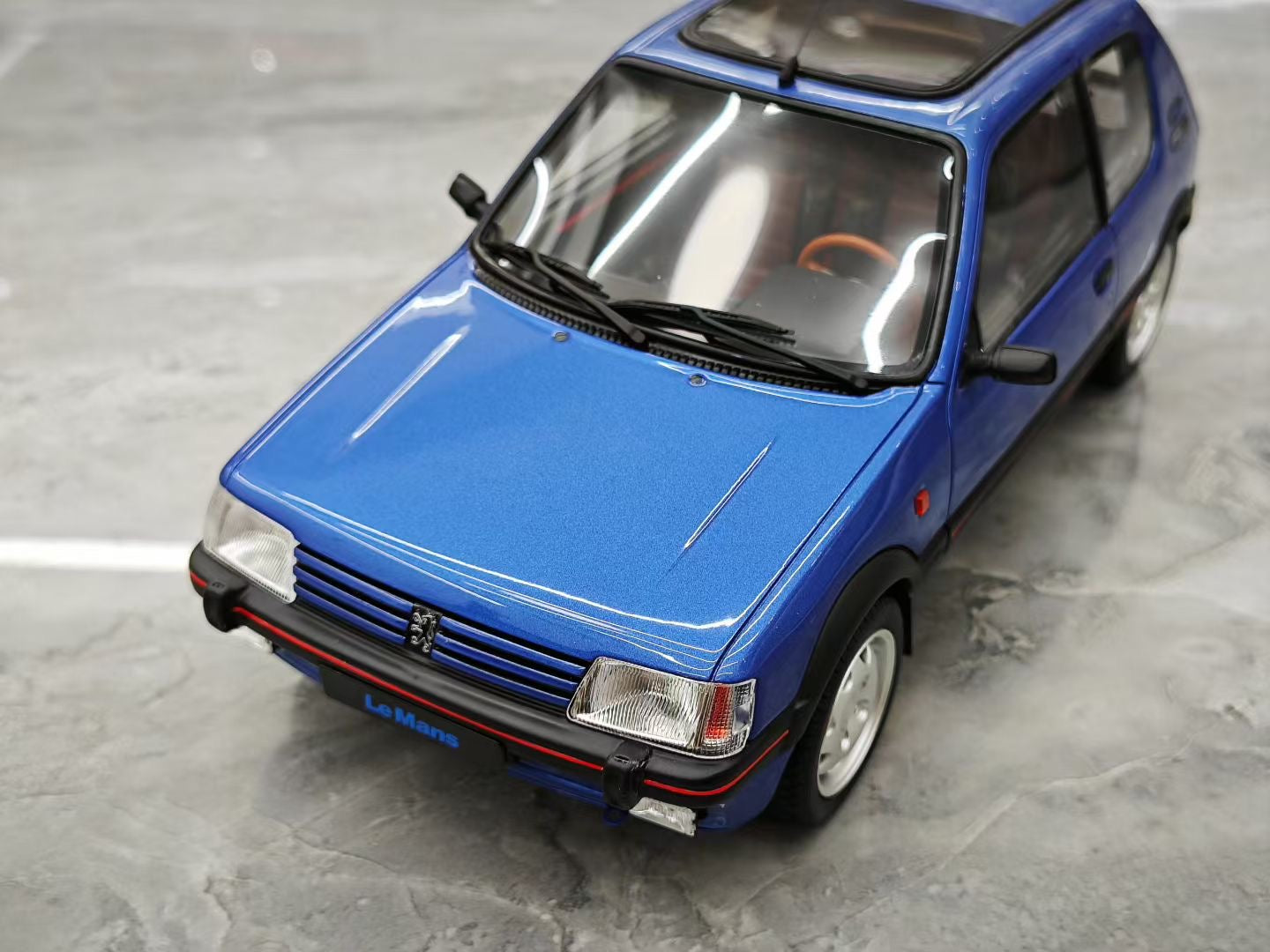 OTTO 1/18 Peugeot 205 1.9 GTI