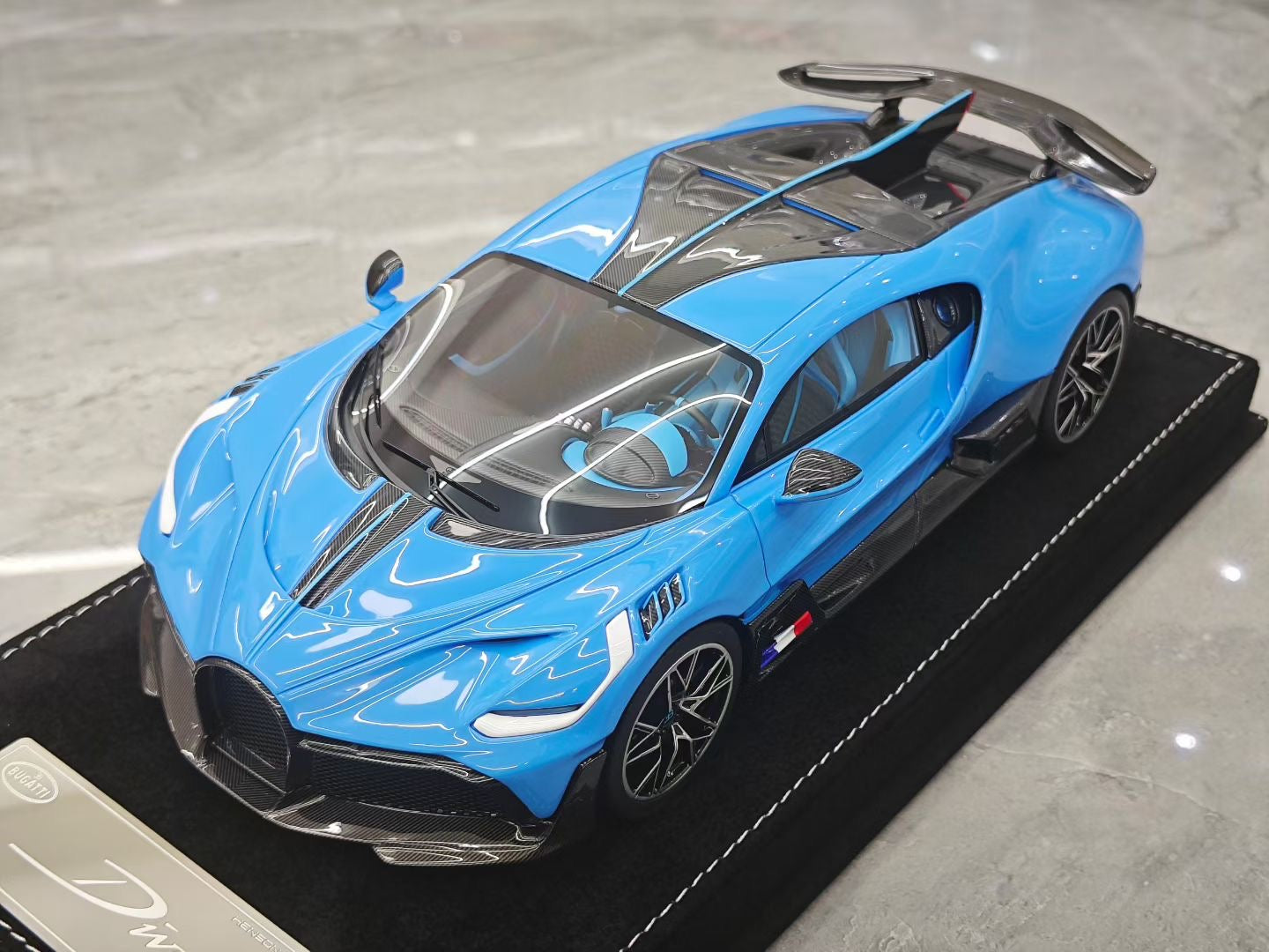 HH Model 1/18 Bugatti Divo Supercar