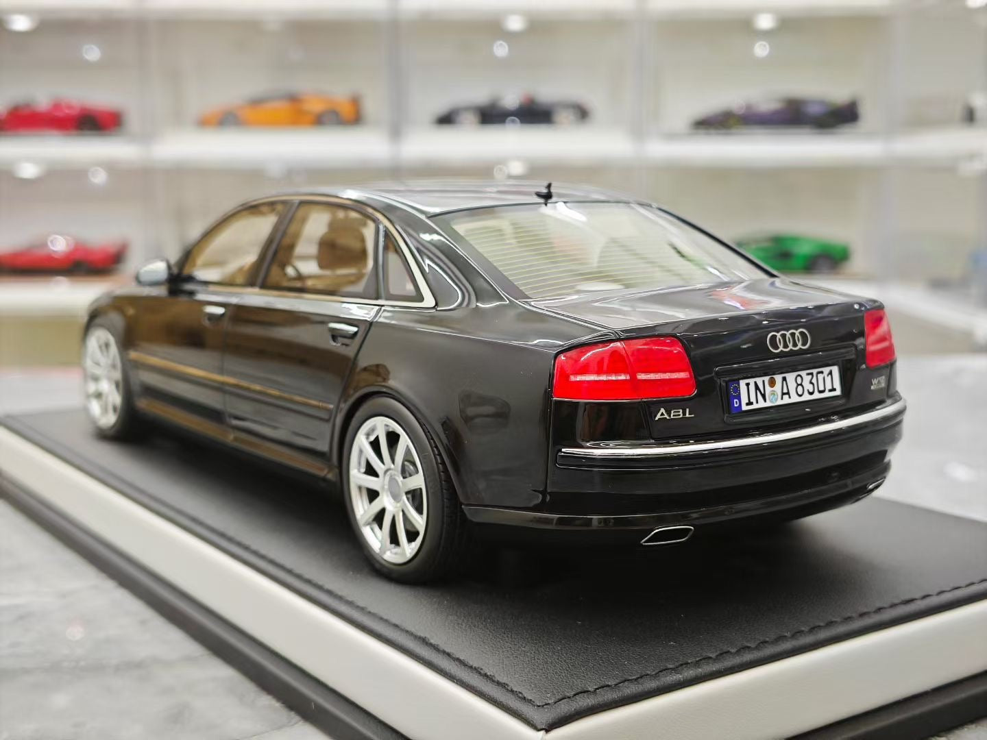 MOTORHELIX 1/18 2008 Audi A8 W12 Resin