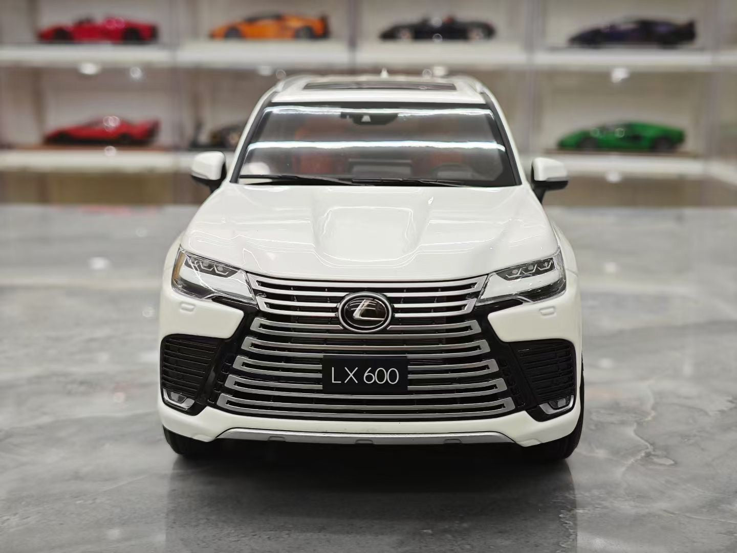 LCD 1/18 Lexus LX600 Alloy Fully Open