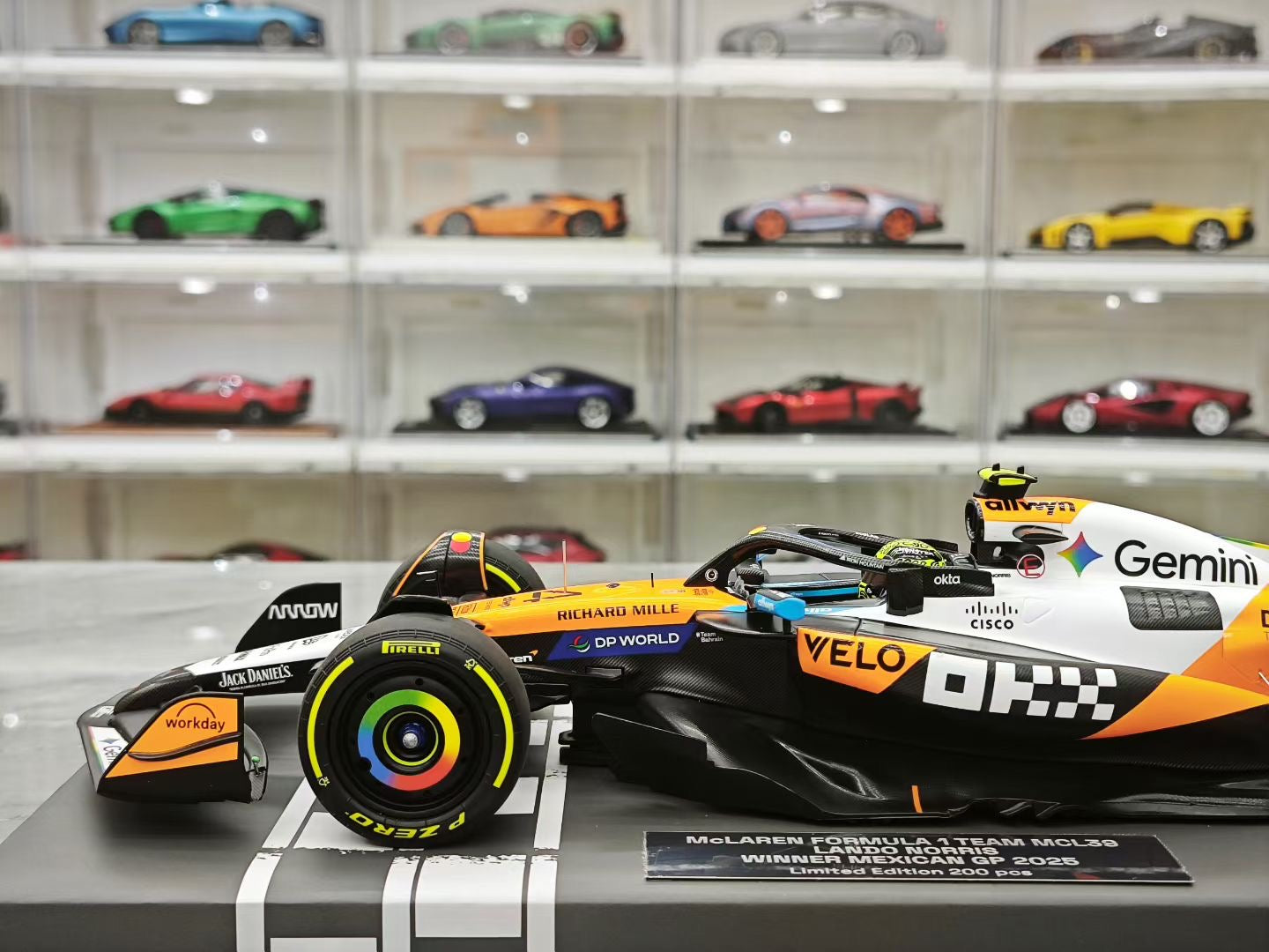 Minichamps 2025 Mexico GP Winner MCL39 Norris F1 1:18