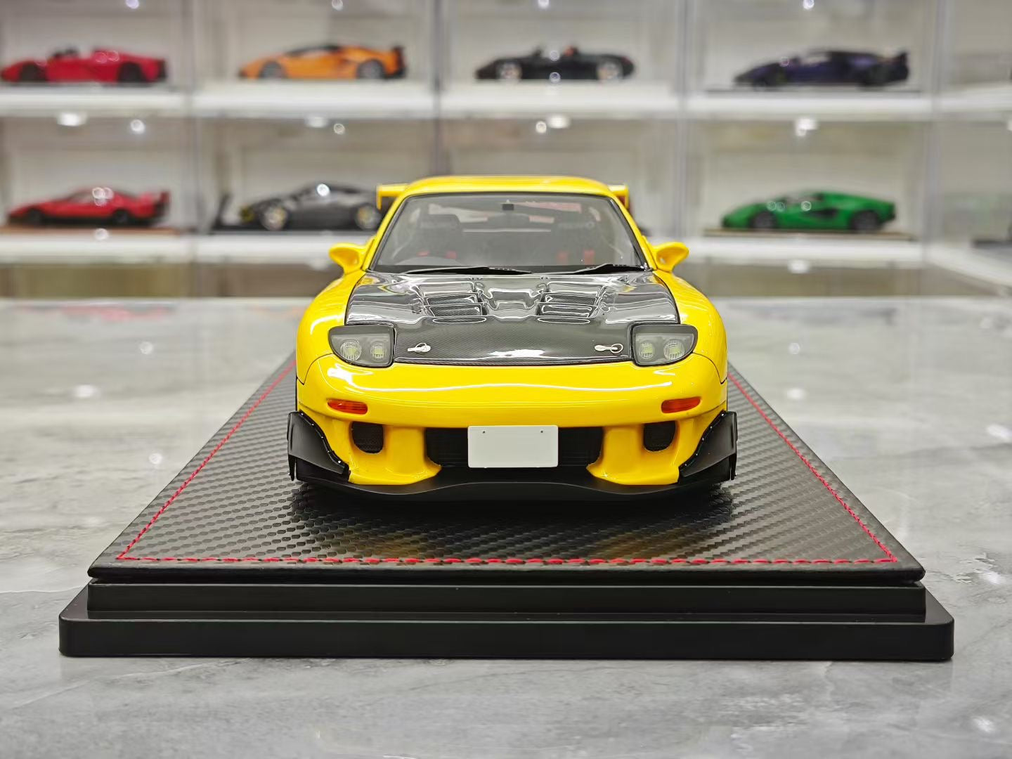 IG 1/18 Mazda RX-7 FD3S with lights on