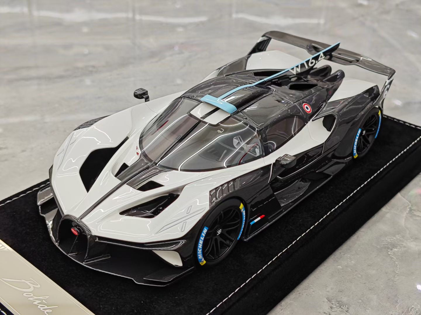 HH Model 1/18 Bugatti Bolide Fireball