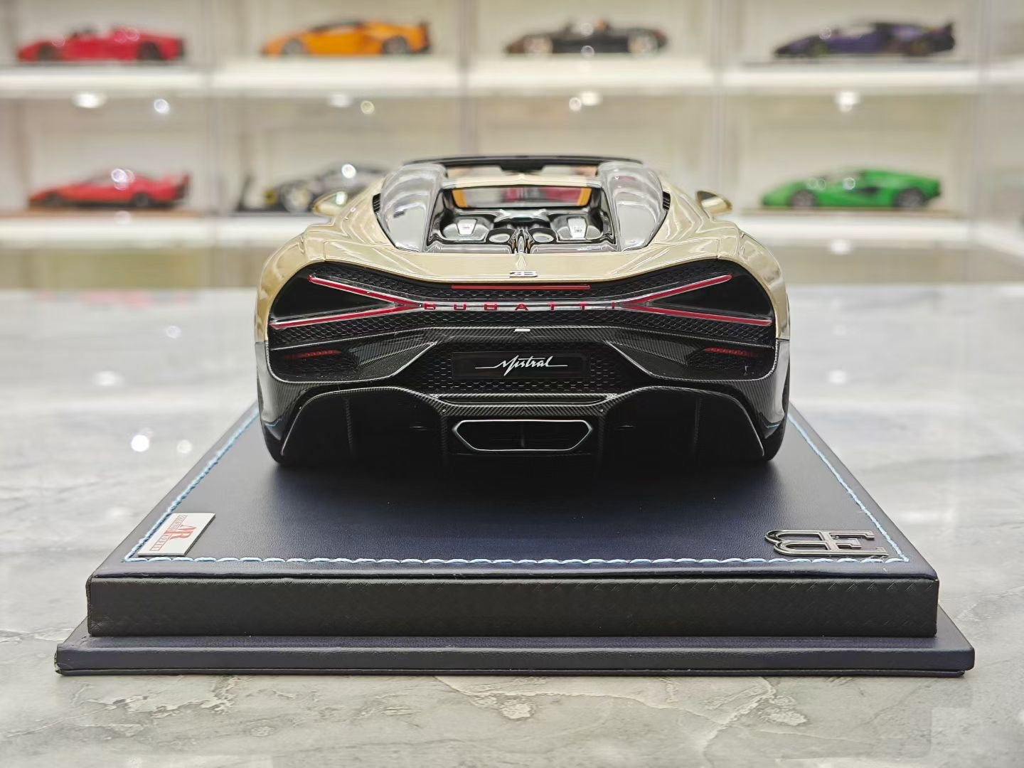 MR 1/18 Bugatti W16 Mistral Convertible