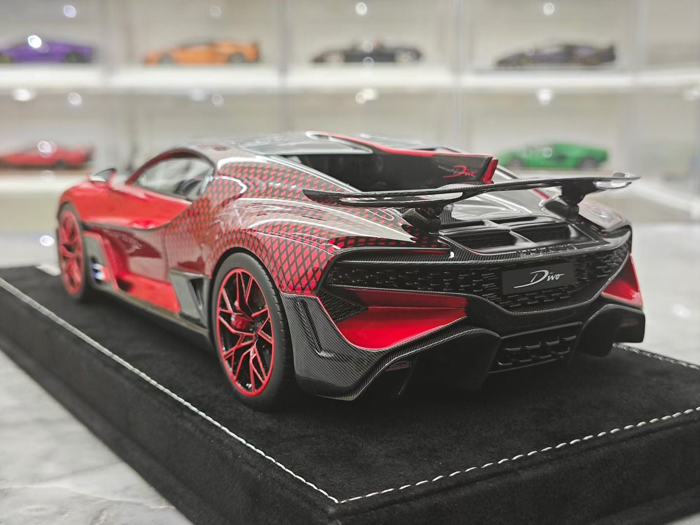 HH Model 1/18 Bugatti Divo Supercar
