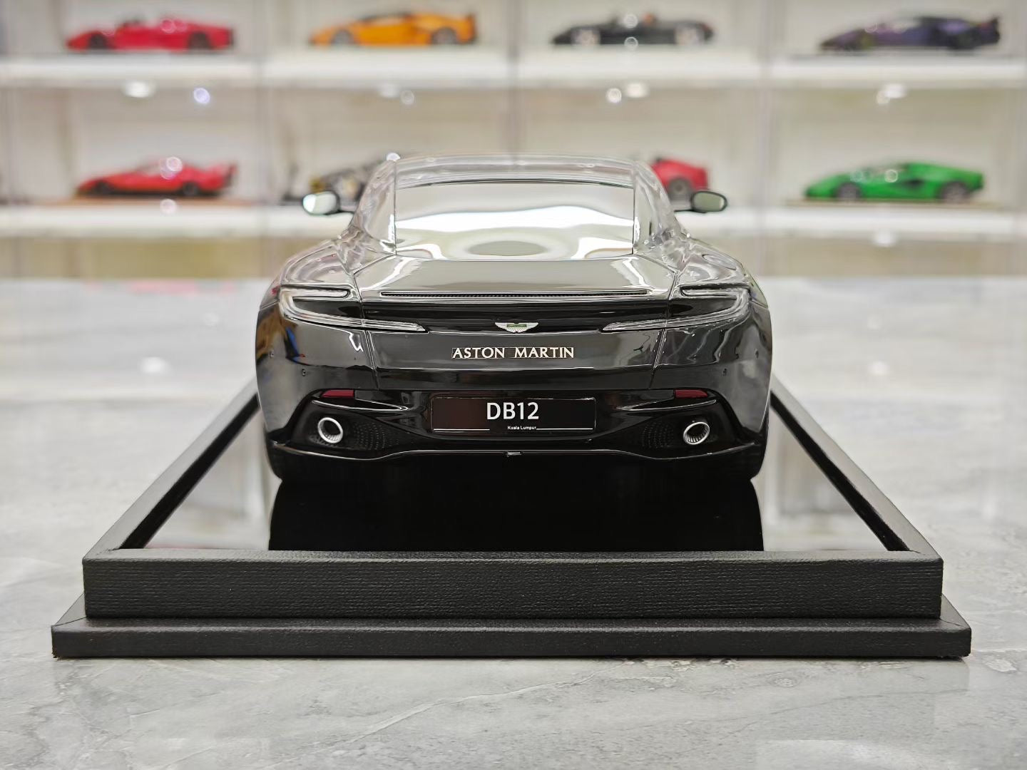MH 1/18 Aston Martin DB12 COUPE
