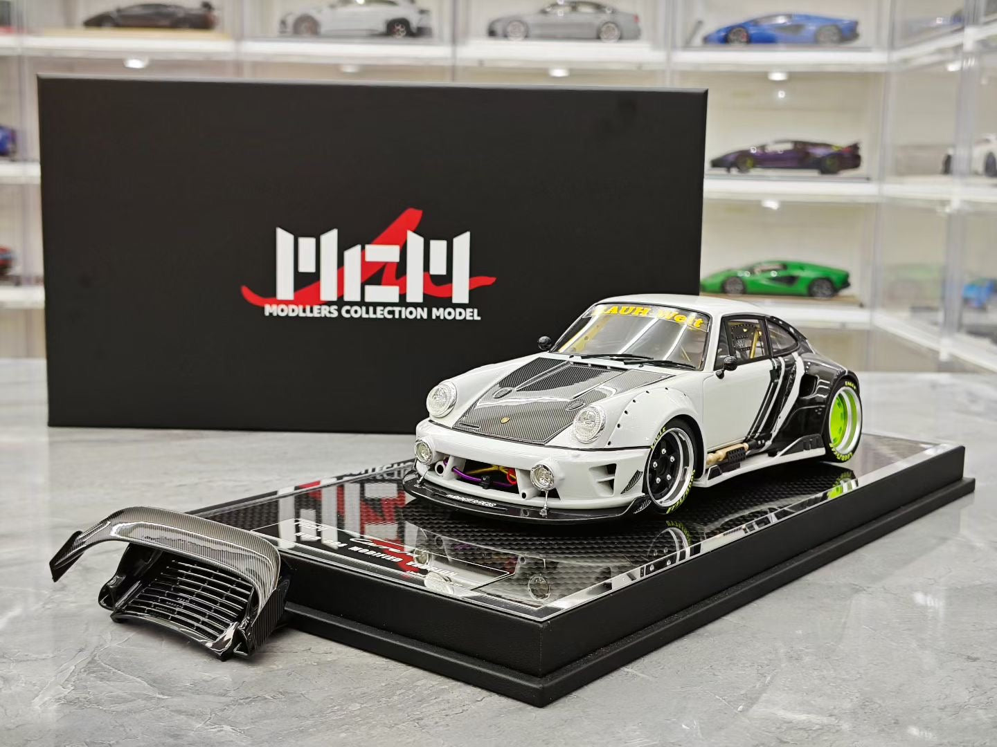 MCM 1/18 heavily modified Porsche 964 RWB widebody