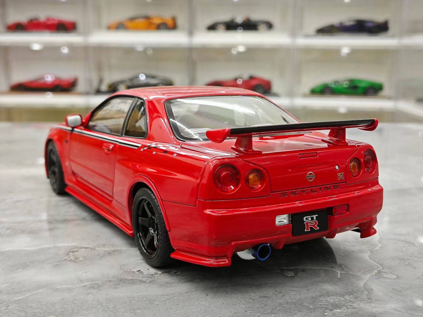 MOTORHELIX  1/18 Nissan GTR R34 Skyline