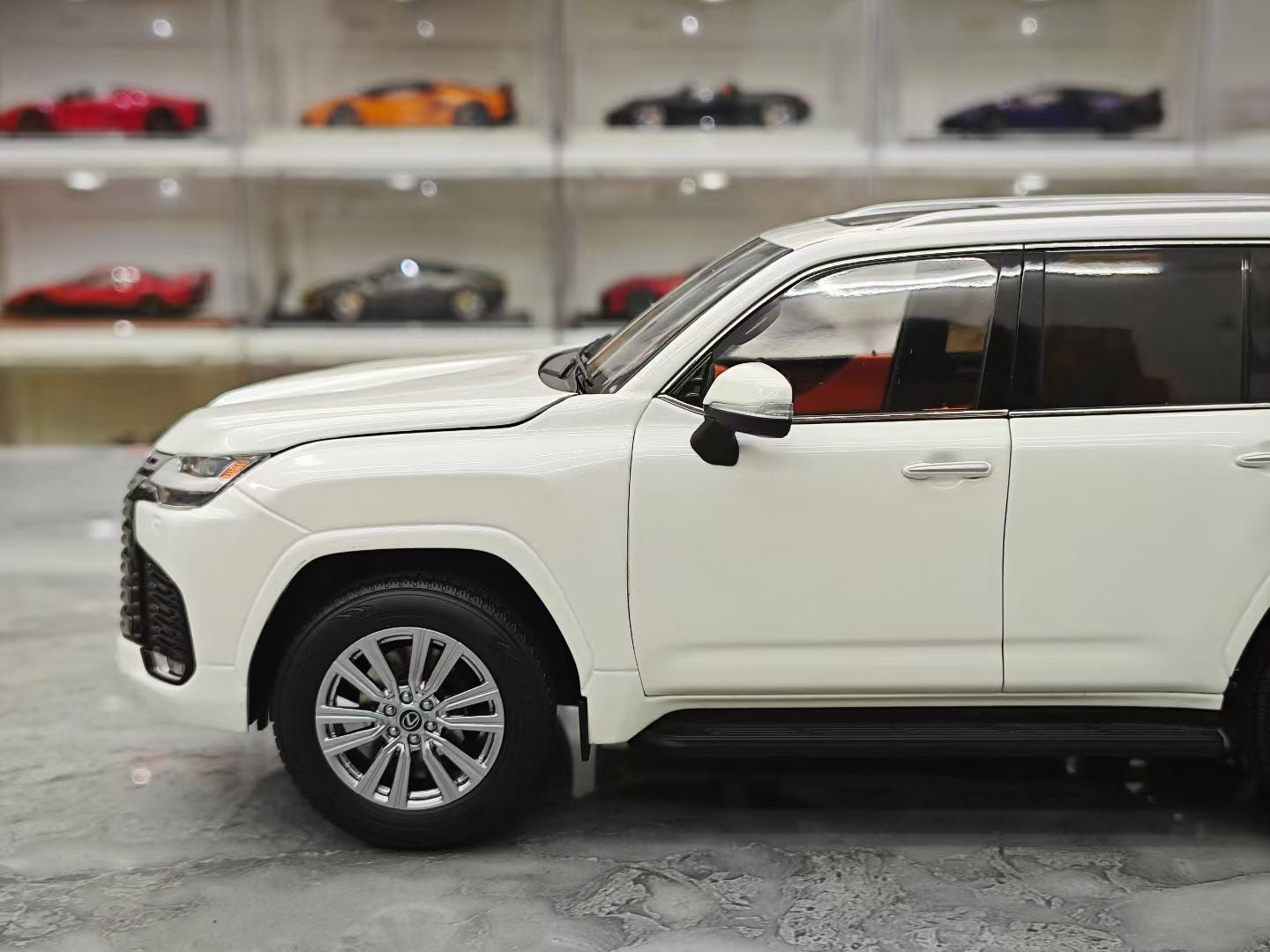 LCD 1/18 Lexus LX600 Alloy Fully Open