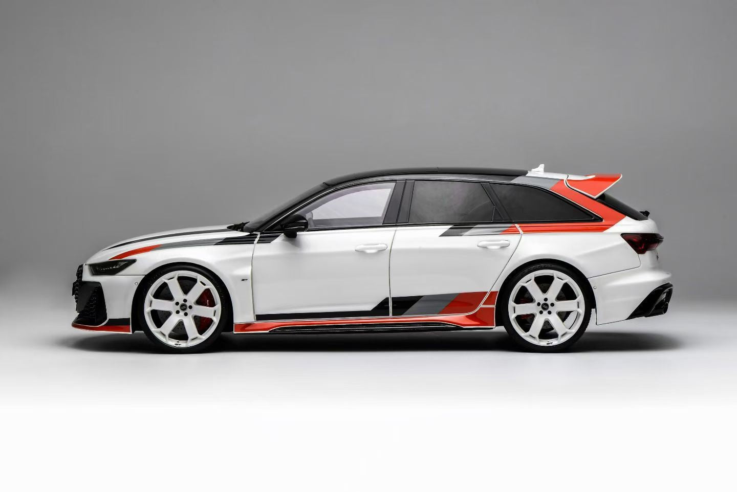 Motorolax 18 scale resin model kits are now available for pre-order! Audi RS 6 Avant GT Acona White/Black/Orange Decals