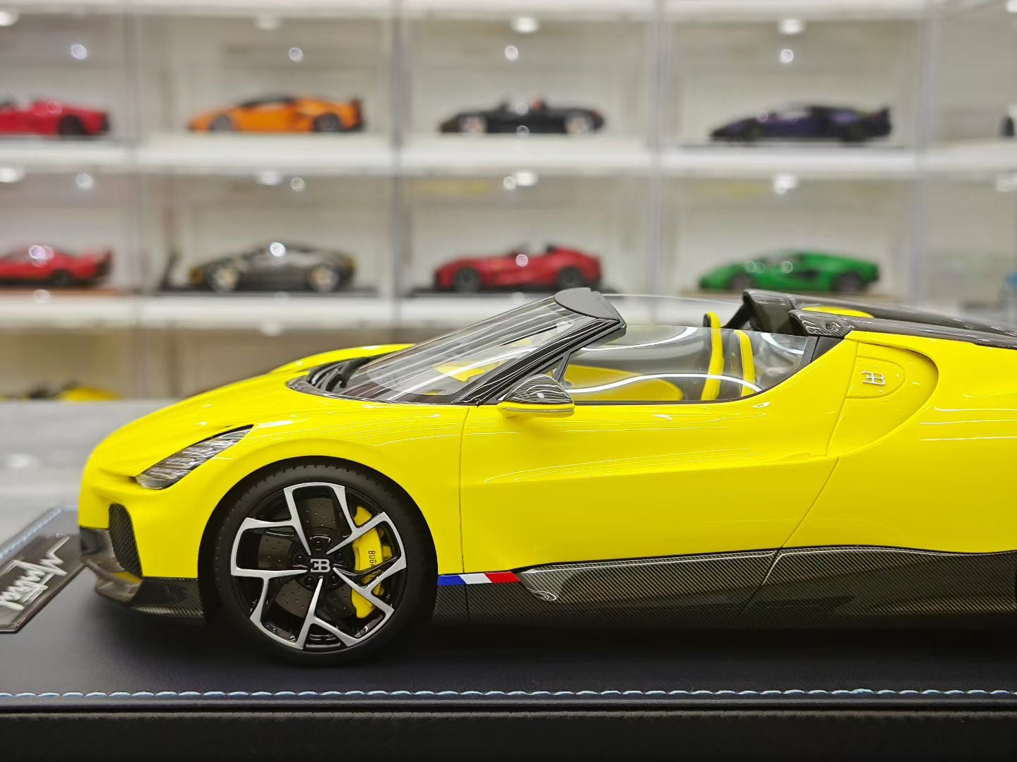 MR 1/18 Bugatti W16 Mistral Convertible