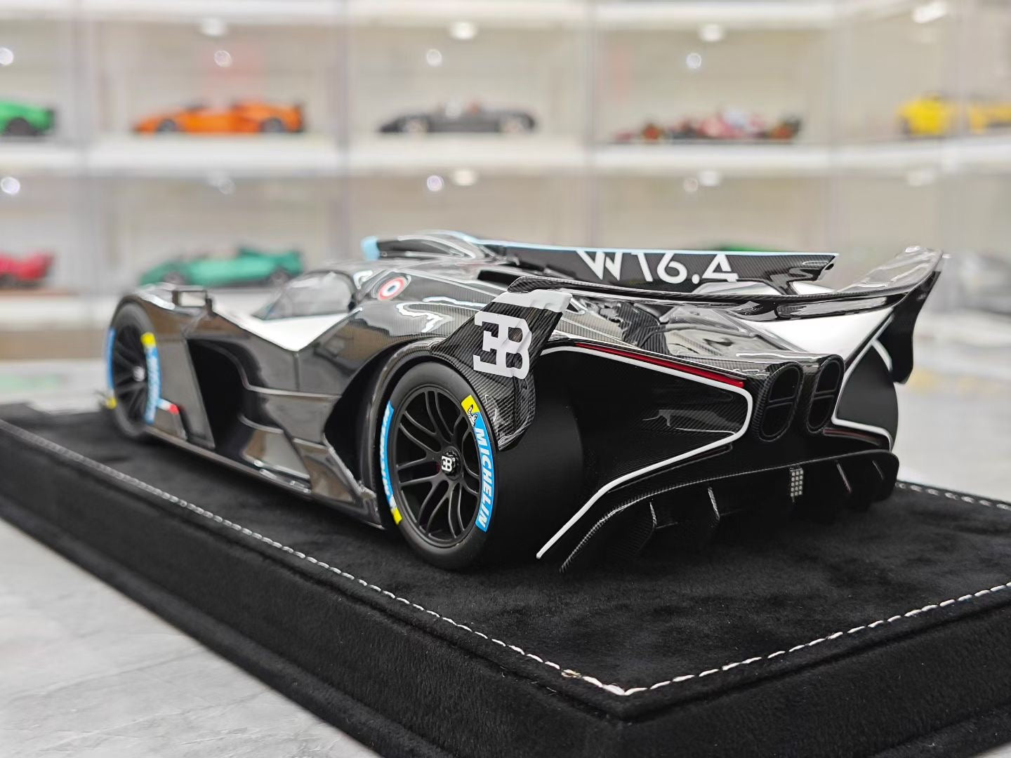 HH Model 1/18 Bugatti Bolide Fireball