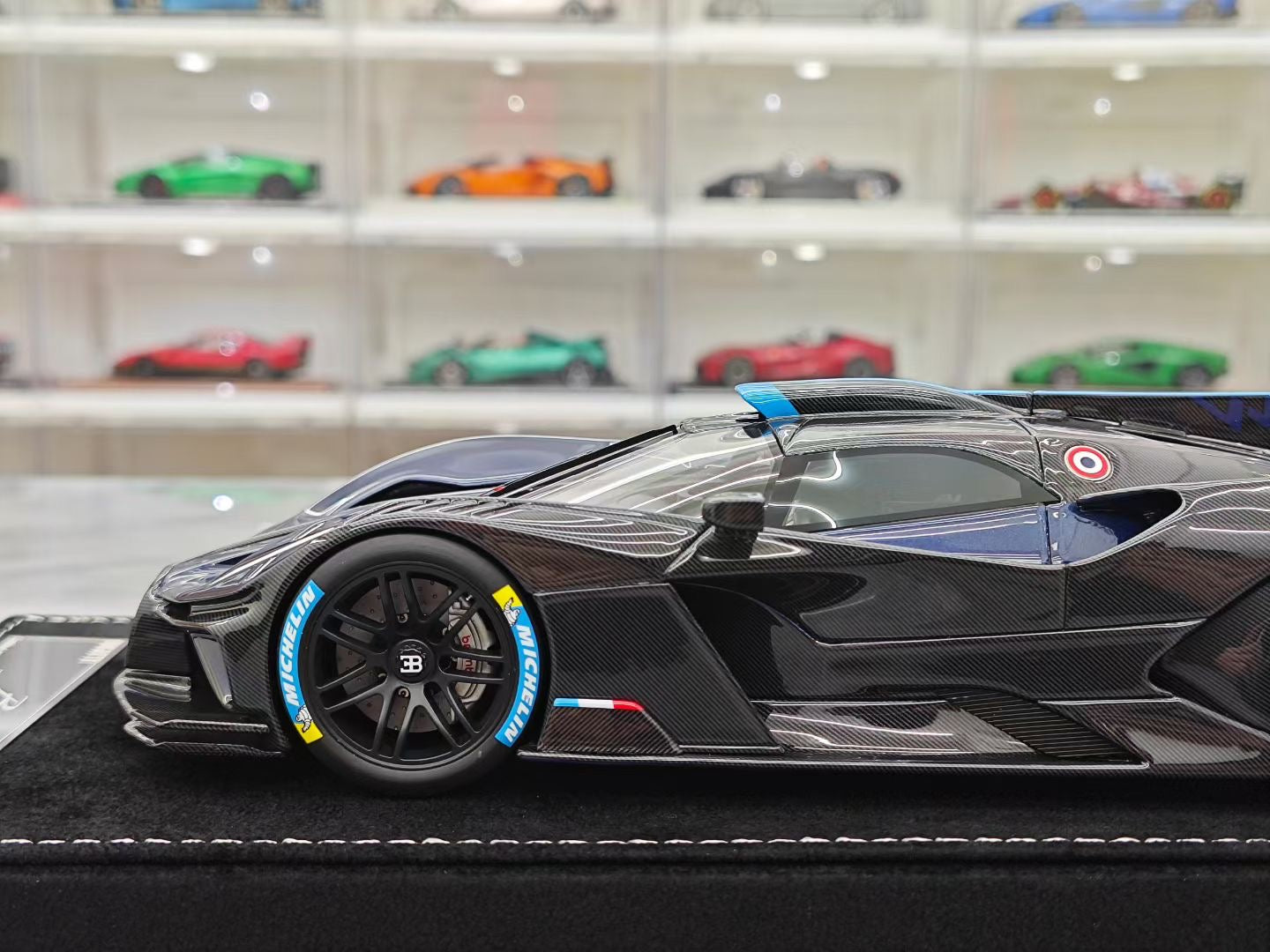 HH Model 1/18 Bugatti Bolide Fireball