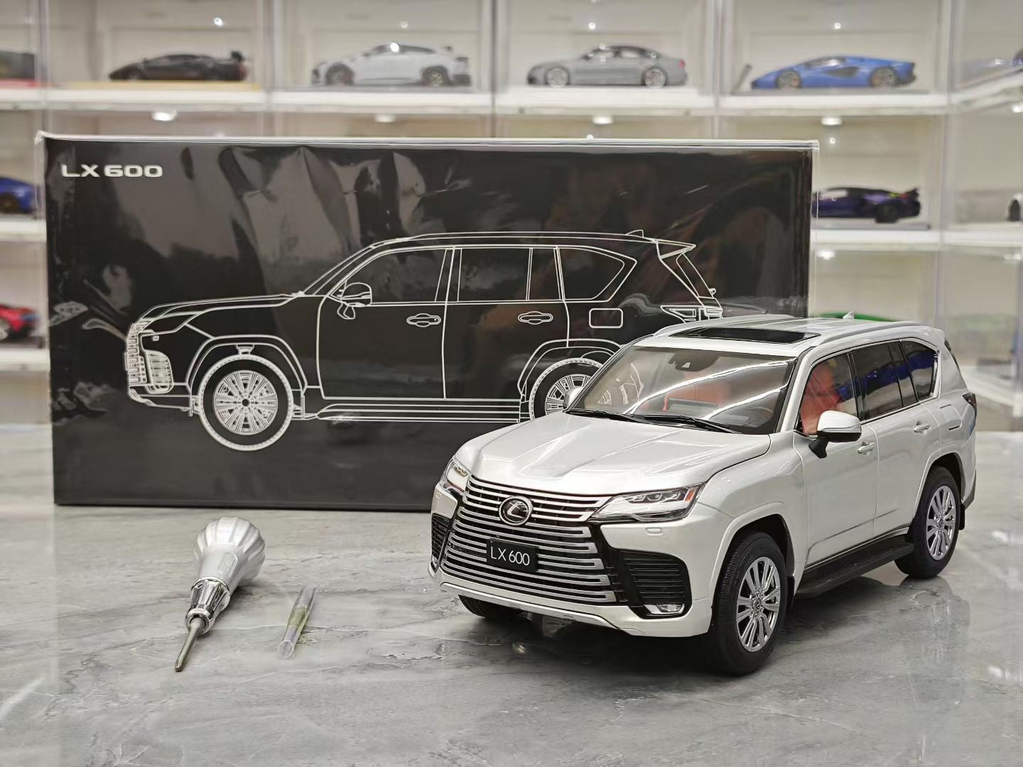 LCD 1/18 Lexus LX600 Alloy Fully Open