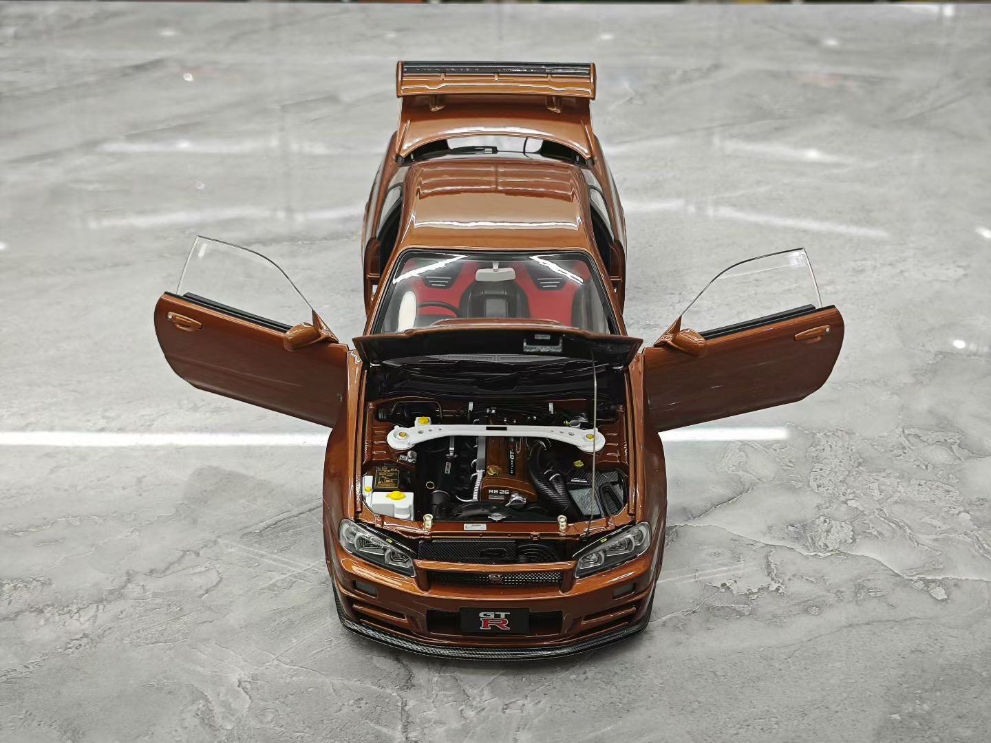 MOTORHELIX 1/18 Nissan GTR R34 Skyline