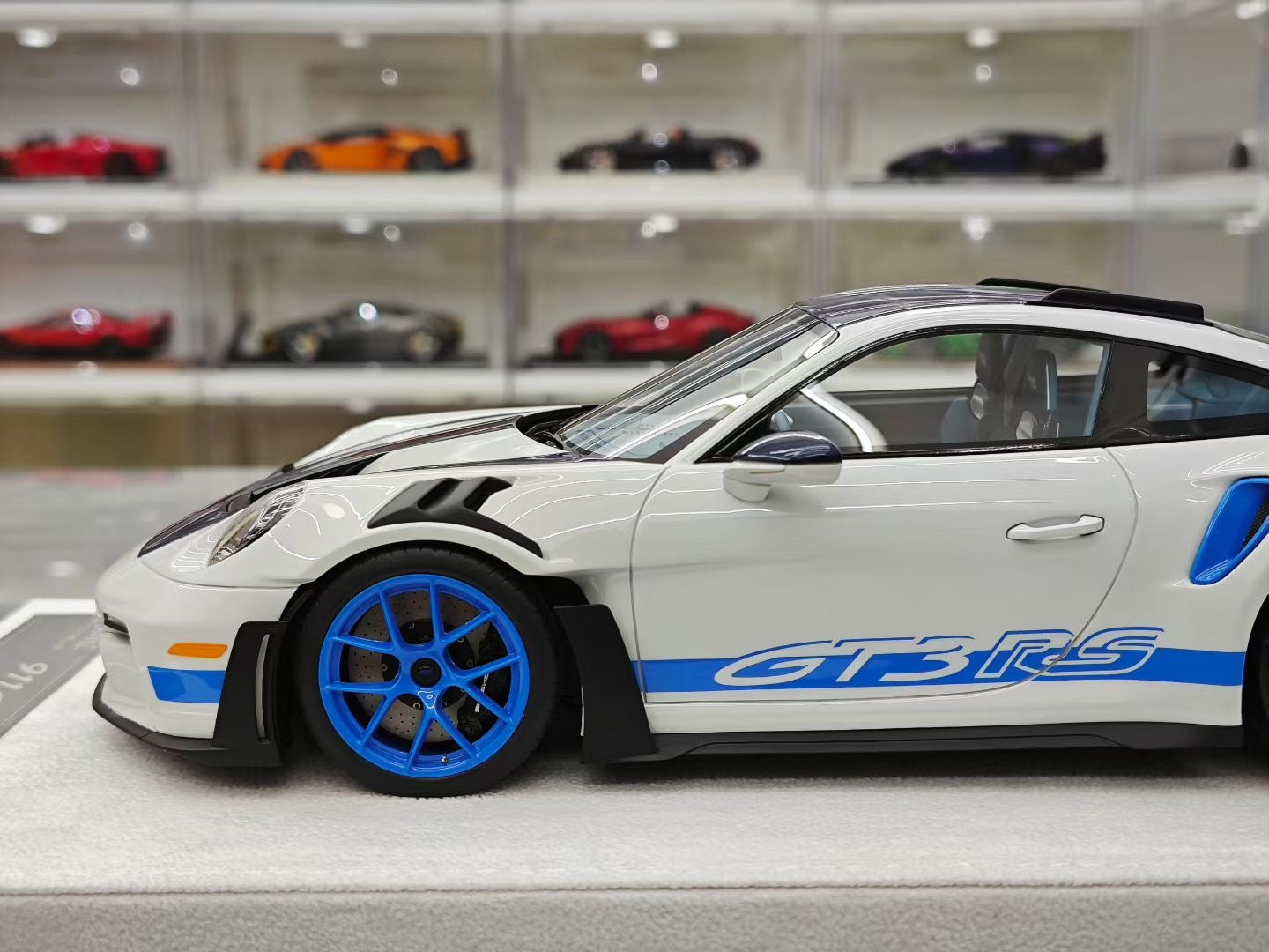 FUELME  1/18 Porsche 992 GT3 RS