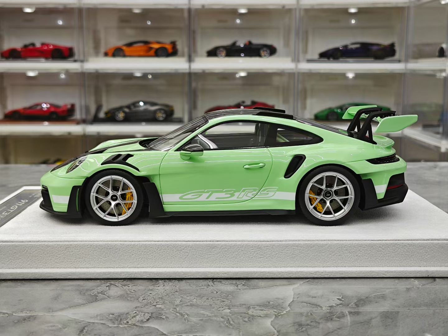 FUELME  1/18 Porsche 992 GT3 RS