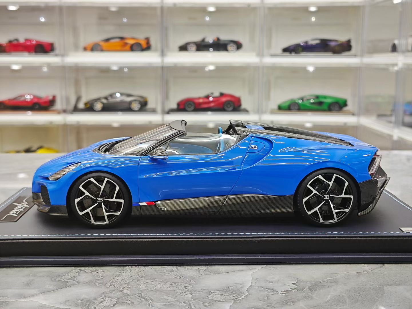 MR 1/18 Bugatti W16 Mistral Convertible