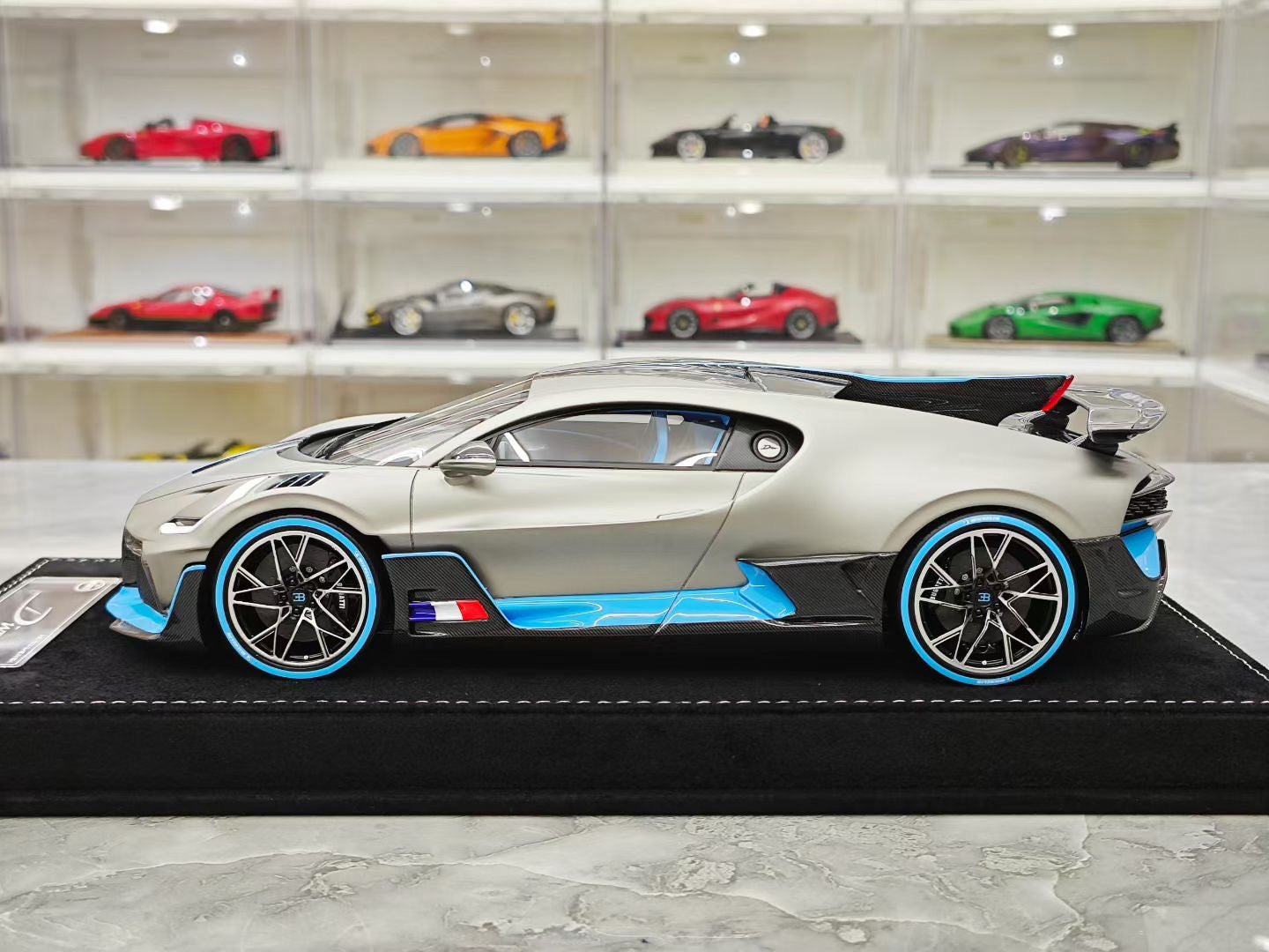 HH Model 1/18 Bugatti Divo Supercar