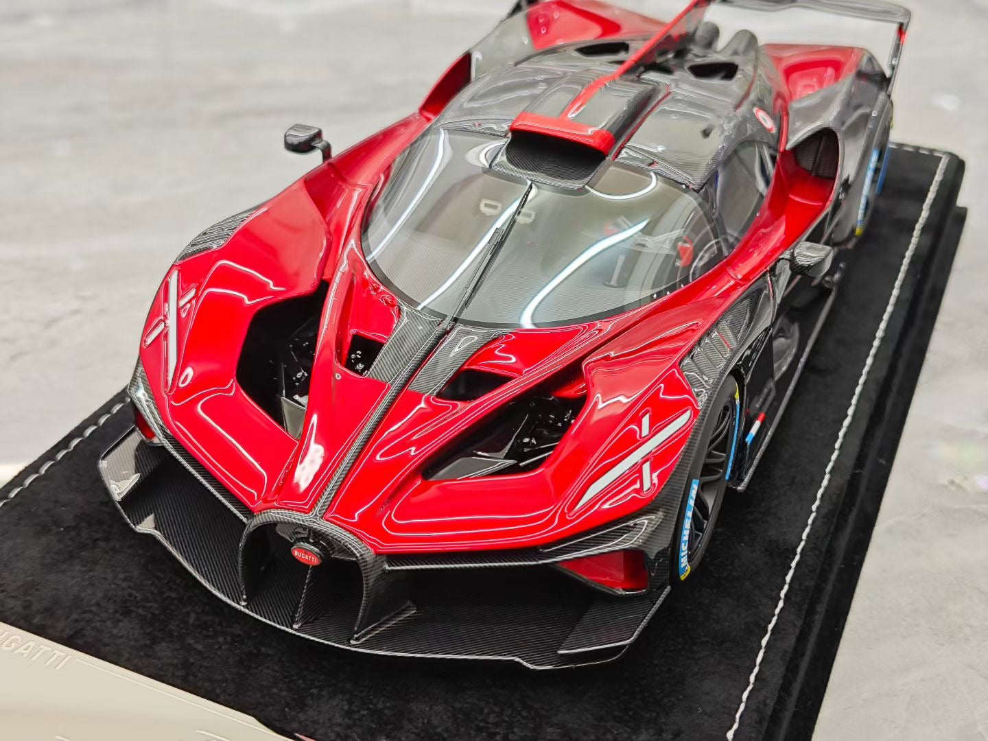 HH Model 1/18 Bugatti Bolide Fireball