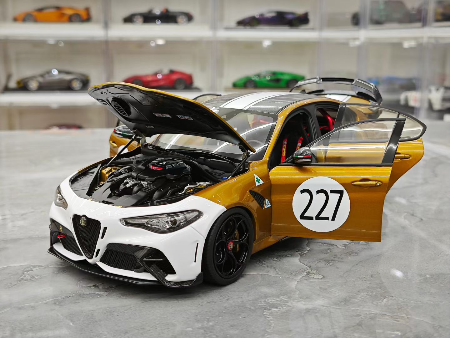 MH 1/18 Alfa Romeo Giulia GTAm