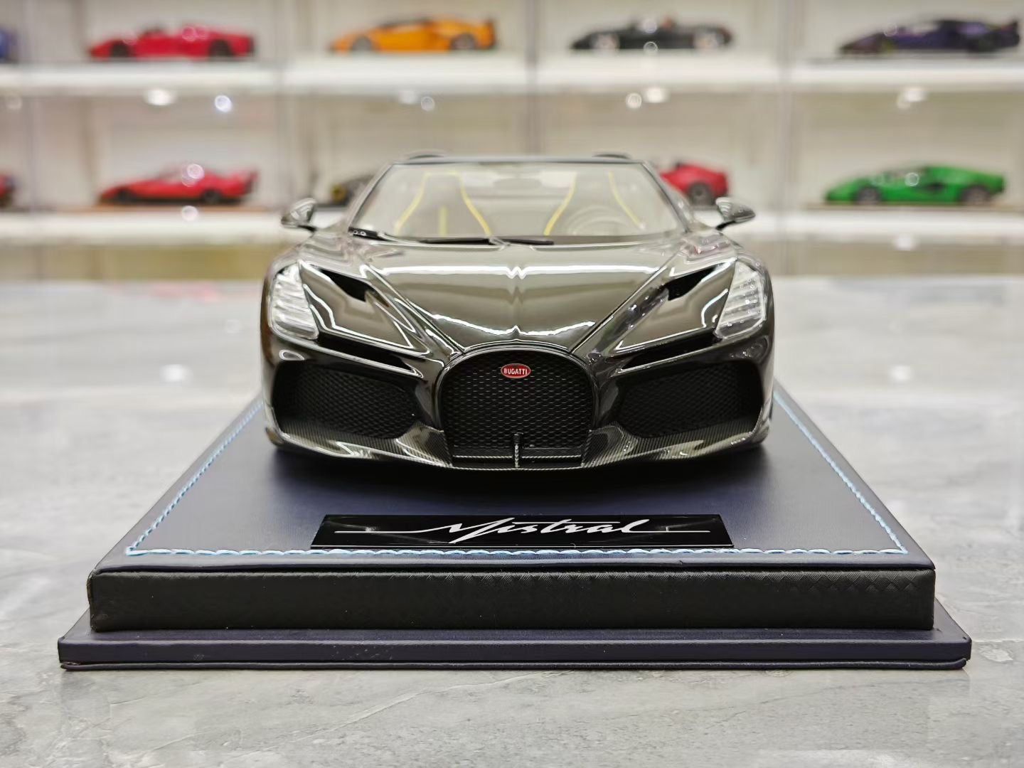 MR 1/18 Bugatti W16 Mistral Convertible