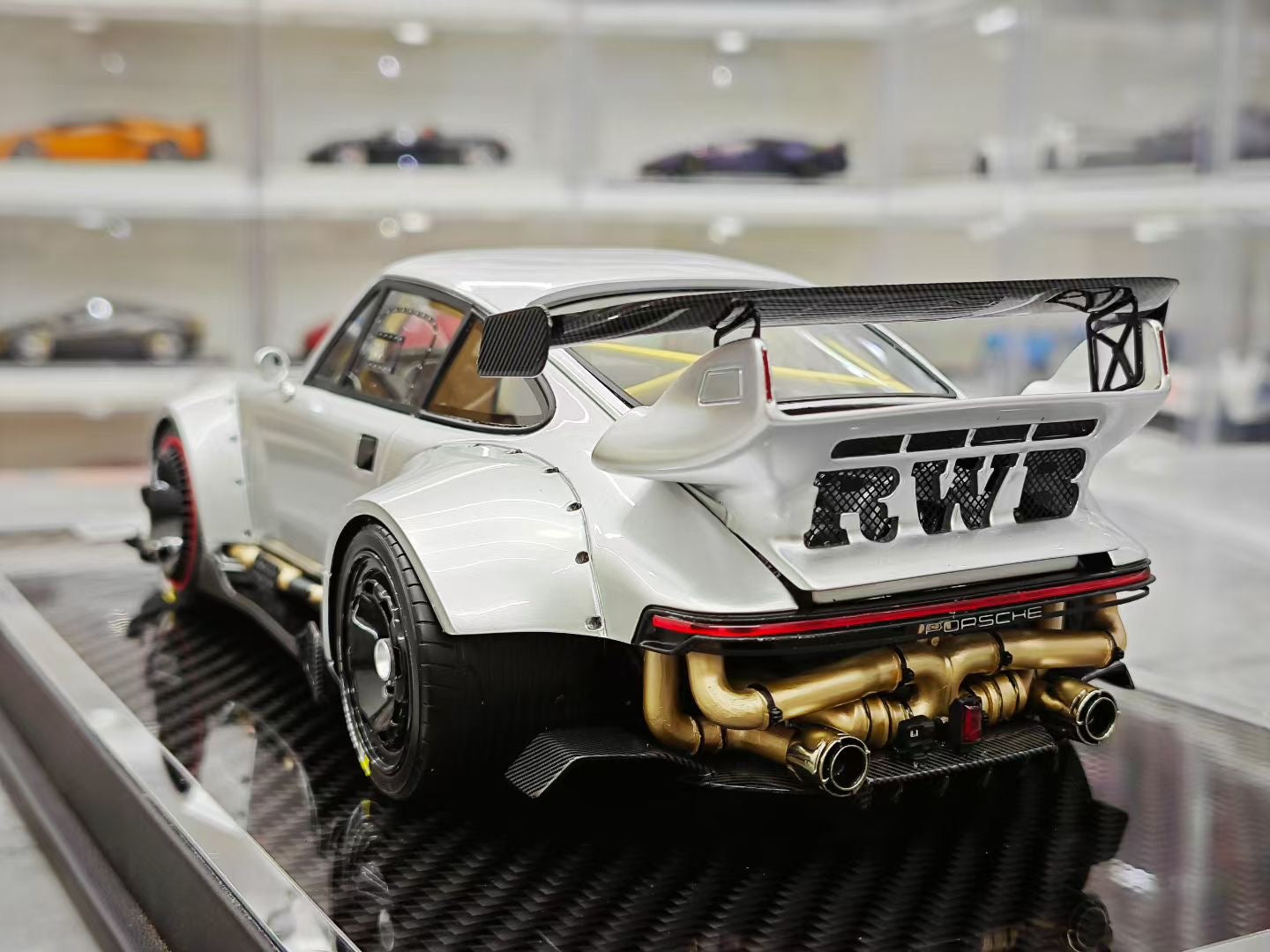 MCM 1/18 heavily modified Porsche 964 RWB widebody