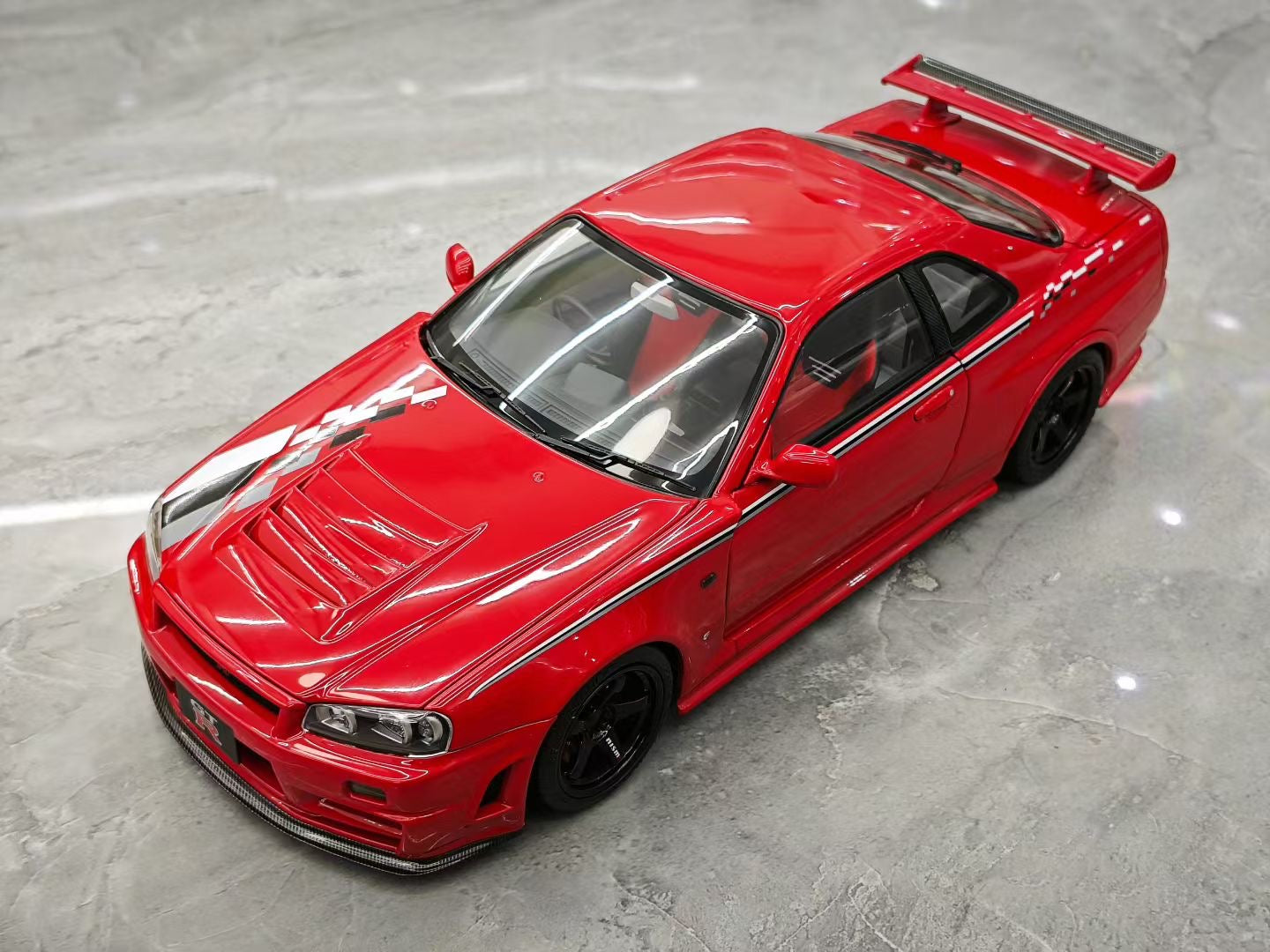 MOTORHELIX  1/18 Nissan GTR R34 Skyline