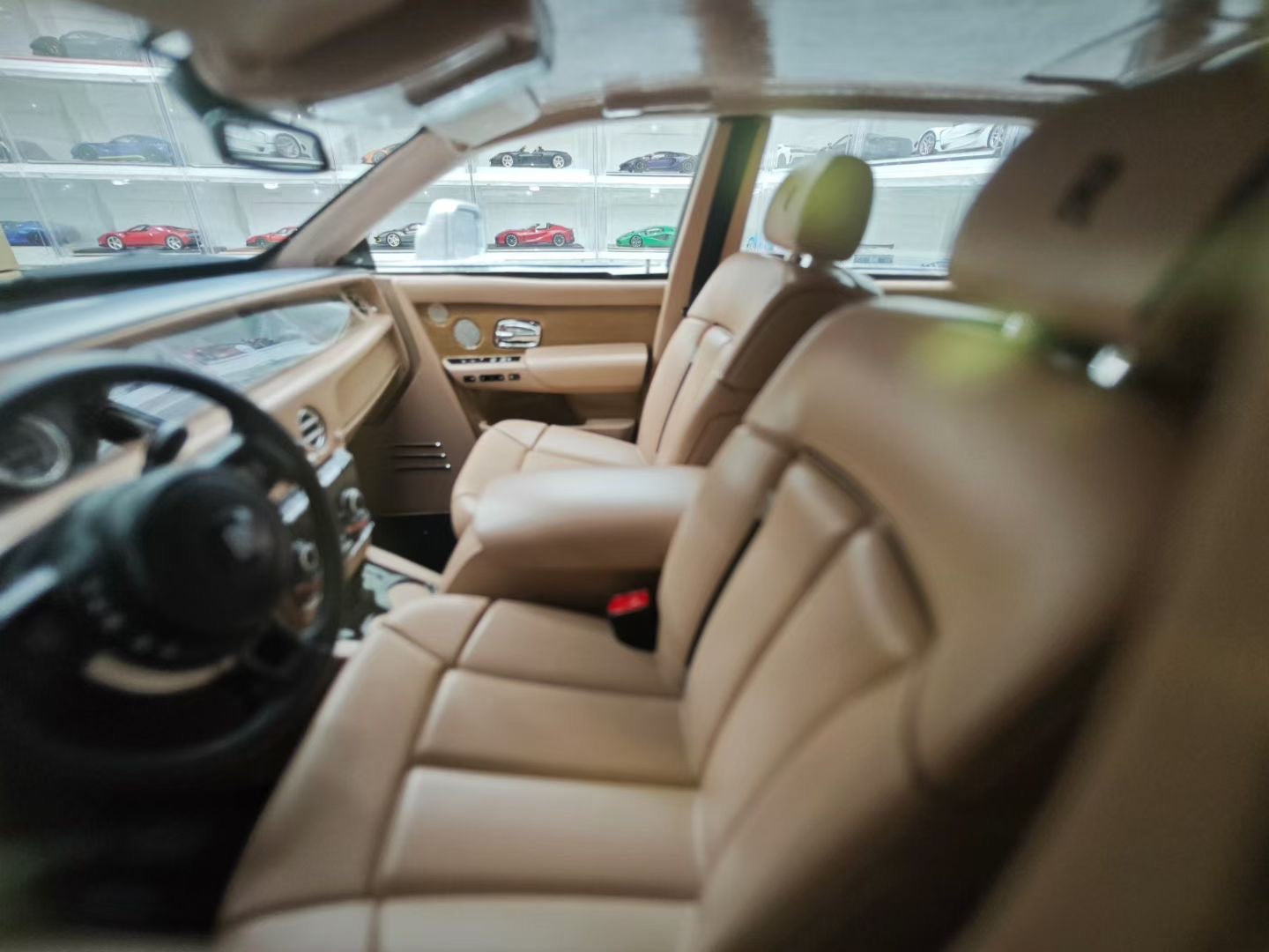 HH Model 1/18 Rolls-Royce Phantom VIII