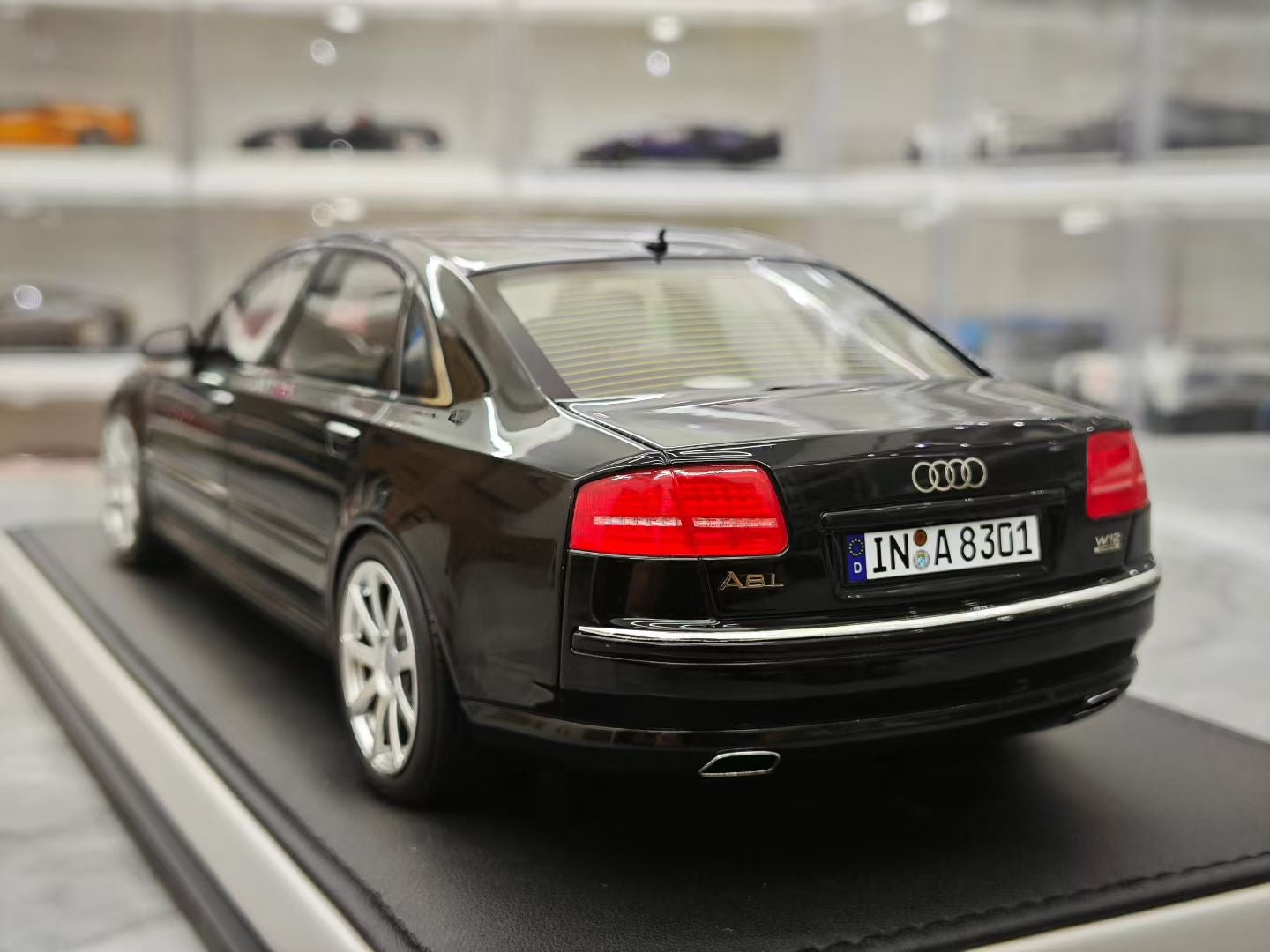 MOTORHELIX 1/18 2008 Audi A8 W12 Resin
